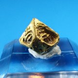 Gold
8 mm x 7 mm
(Autor: Don Lum)