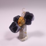Fluorite, Quartz
38 mm x 32 mm x 17 mm
(Autor: Don Lum)