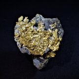 Gold (variety leafy gold), Quartz (variety chalcedony)
29 mm x 31 mm x 26 mm
(Autor: Don Lum)