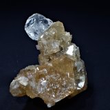 Beryl, Scheelite
46mm x 42mm x 40mm
(Autor: Don Lum)