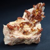 Vanadinite, Baryte
42 mm x 41 mm x 27 mm
(Autor: Don Lum)