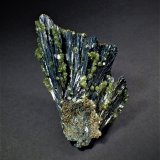 Vivianite, Ludlamite
127 mm x 96 mm
(Autor: Don Lum)