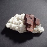 'Tantalite', Quartz
50 mm x 25 mm x 22 mm
(Autor: Don Lum)