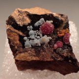 Kidwellite, Strengite, Rockbridgeite
27mm x 26mm x 16mm
(Autor: Don Lum)