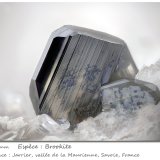 Brookite on Quartz
fov 2.4 mm
(Autor: ploum)