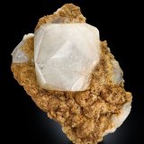 Pollucite
18 x 15 x 8 cm / main crystal: 11.2 cm
(Autor: MIM Museum)