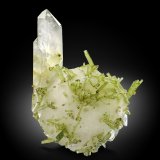 Pollucite with Tourmaline (Group), Quartz and Orthoclase
15.5 x 16.5 x 13.5 cm / main crystal: 11.8 cm.
(Autor: MIM Museum)