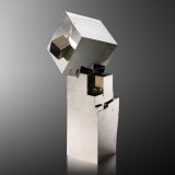 Pyrite
7.5 x 8 x 16.5 cm / main crystal: 11.2 cm
(Autor: MIM Museum)