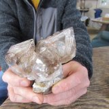 Quartz on dolostone
Fingers for scale.
(Autor: vic rzonca)