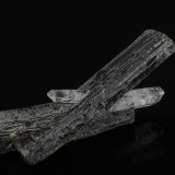 Epidote, Quartz
7.3 x 1.8 cm
(Autor: am mizunaka)