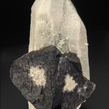 Fluorite, Quartz
17.8 x 9.8 cm
(Autor: am mizunaka)