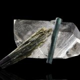 Quartz with Tourmaline (Group)
9 x 5 x 4 cm / main crystal: 5.7 cm
(Autor: MIM Museum)