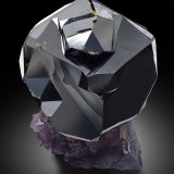 Sphalerite, Fluorite
4 x 2.8 x 2.6 cm / main crystal: 2.9 cm
(Autor: MIM Museum)