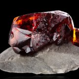 Sphalerite on Dolomite
10 x 6 x 7 cm / main crystal: 7.5 cm
(Autor: MIM Museum)