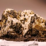 Titanite and Epidote
H:4.5 cm x W:7.5 cm x D:3.5 cm
(Autor: Adrian Pripoae)