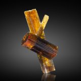 Vesuvianite
3.5 x 2 x 6 cm / main crystal: 5.7 cm
(Autor: MIM Museum)