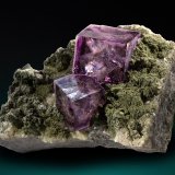 Fluorite, Chlorite Group
Specimen size 5 cm, larger fluorite 1,2 cm
(Autor: Tobi)
