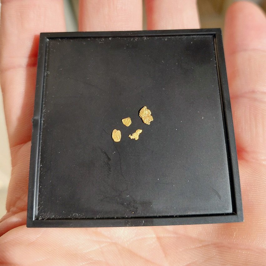Gold
largest nugget 5 mm
(Autor: Tobi)