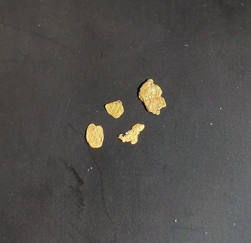 Gold
largest nugget 5 mm
(Autor: Tobi)