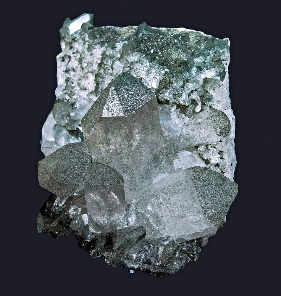 Quartz, Chlorite
Specimen size 17,5 cm, largest quartz 7 cm
(Autor: Tobi)