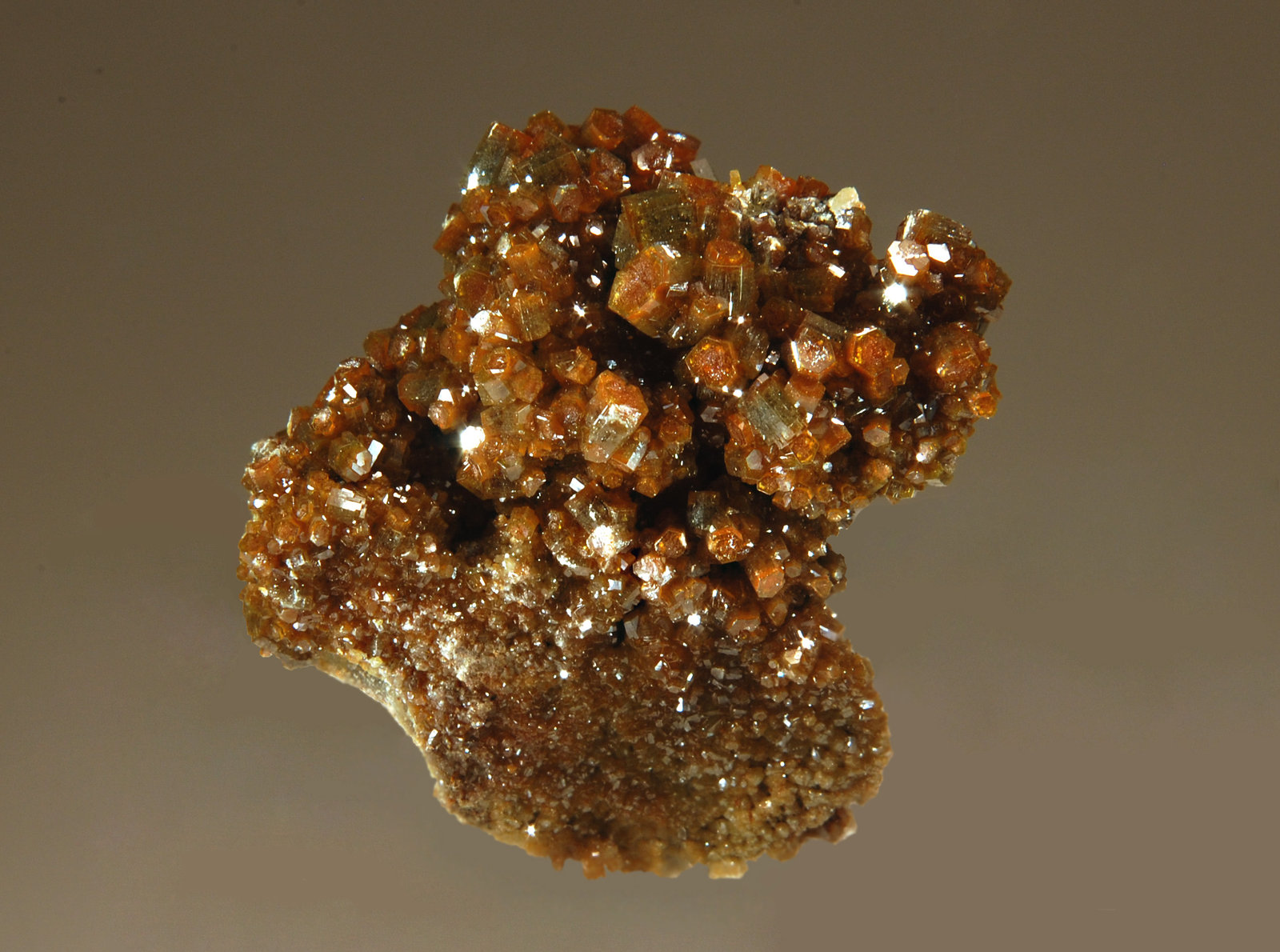 Vanadinite
2.2 x 2.3 cm
(Autor: Michael Shaw)