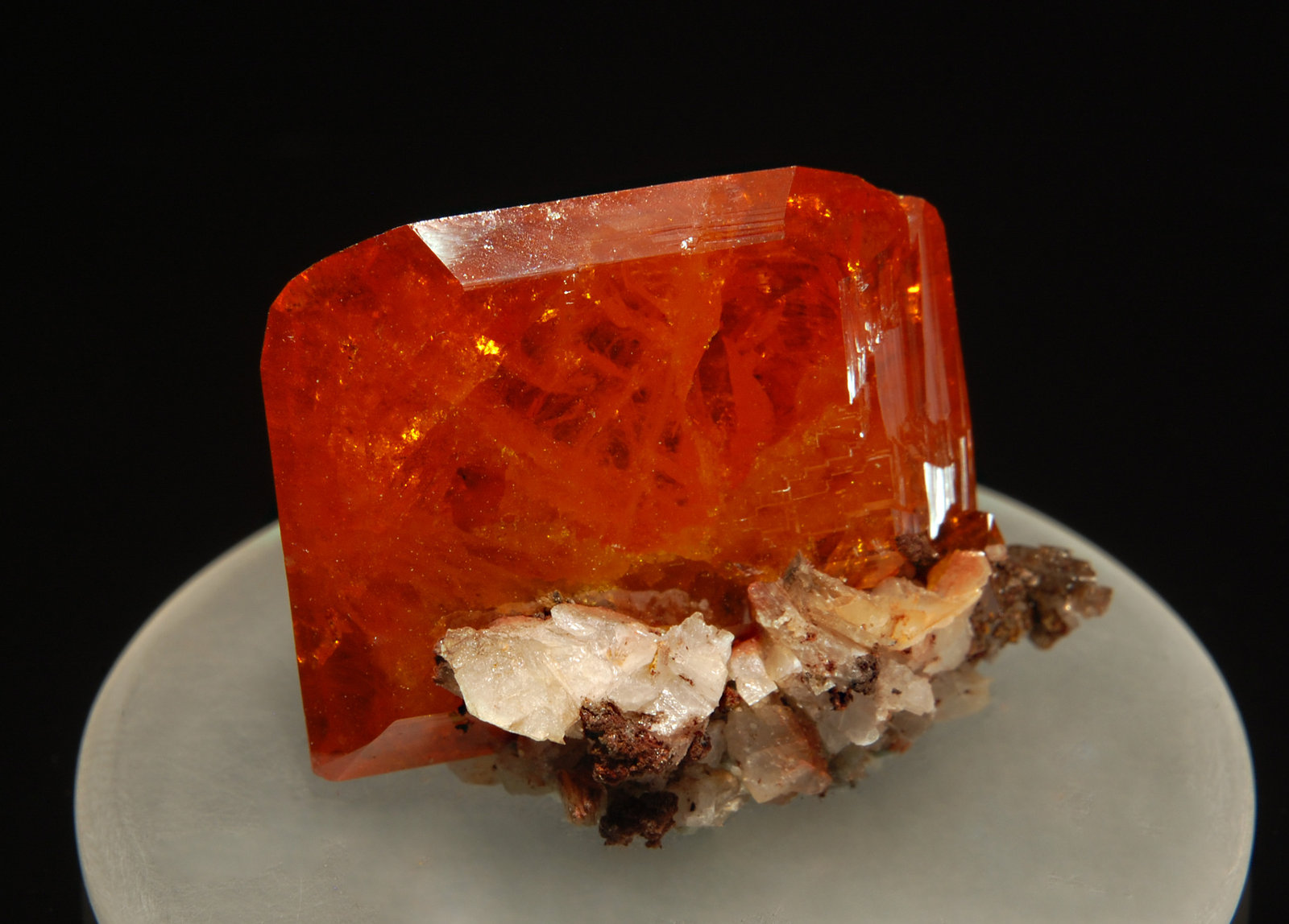Wulfenite
2.0 cm across
(Autor: Michael Shaw)