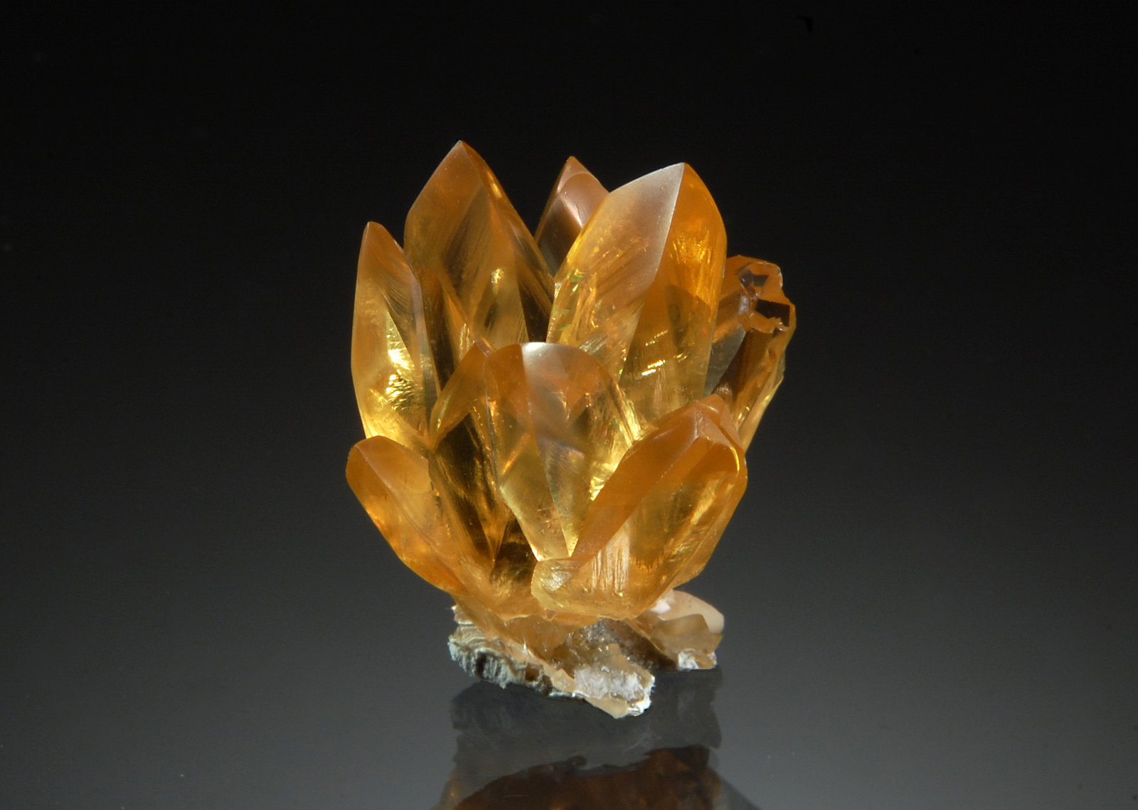 Calcite
1.8 x 2.2 cm
(Autor: Michael Shaw)