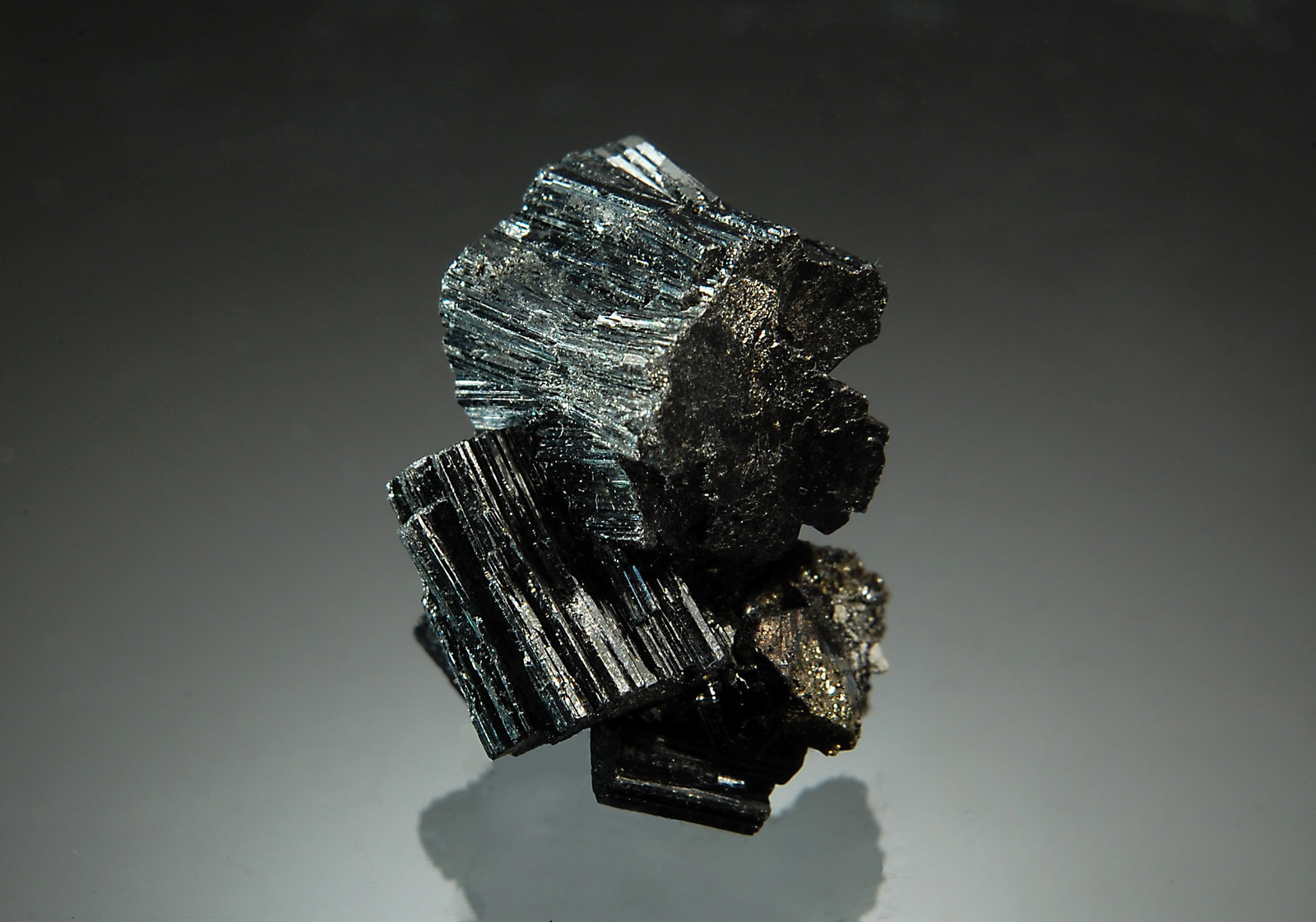 Bournonite
1.5 x 1.9 cm
(Autor: Michael Shaw)