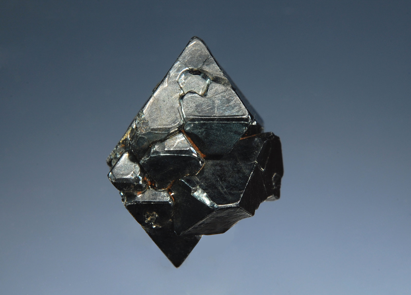 Spinel
1.4 x 2.0 cm
(Autor: Michael Shaw)