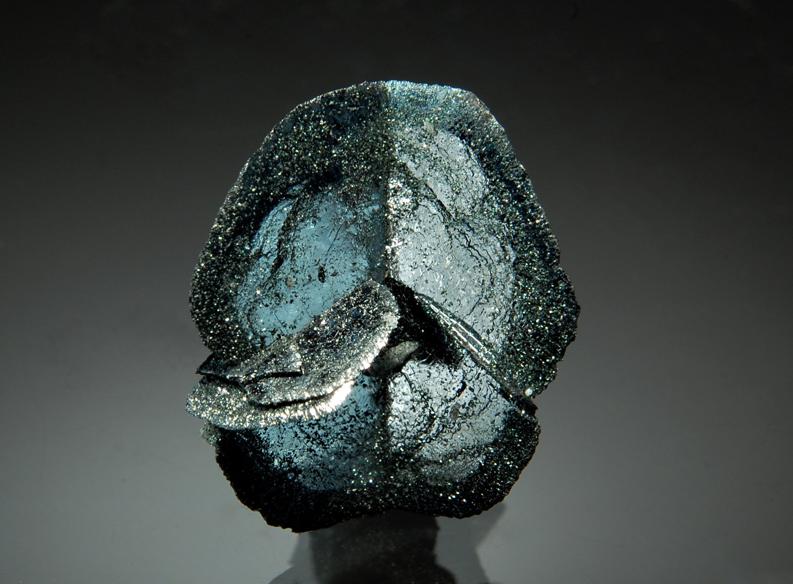 Hematite
1.8 x 2.2 cm
(Autor: Michael Shaw)
