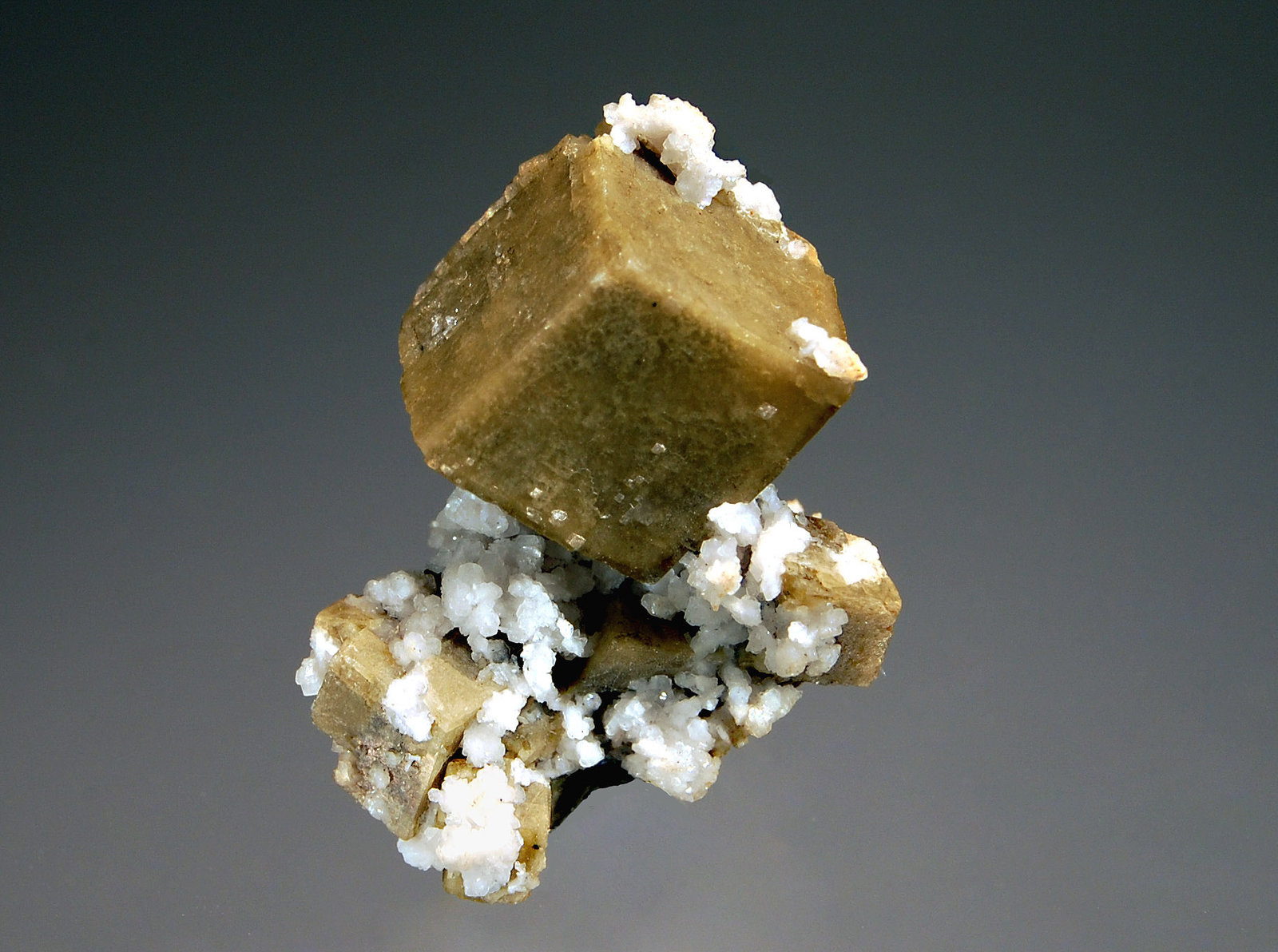 Siderite
2.0 x 2.5 cm
(Autor: Michael Shaw)