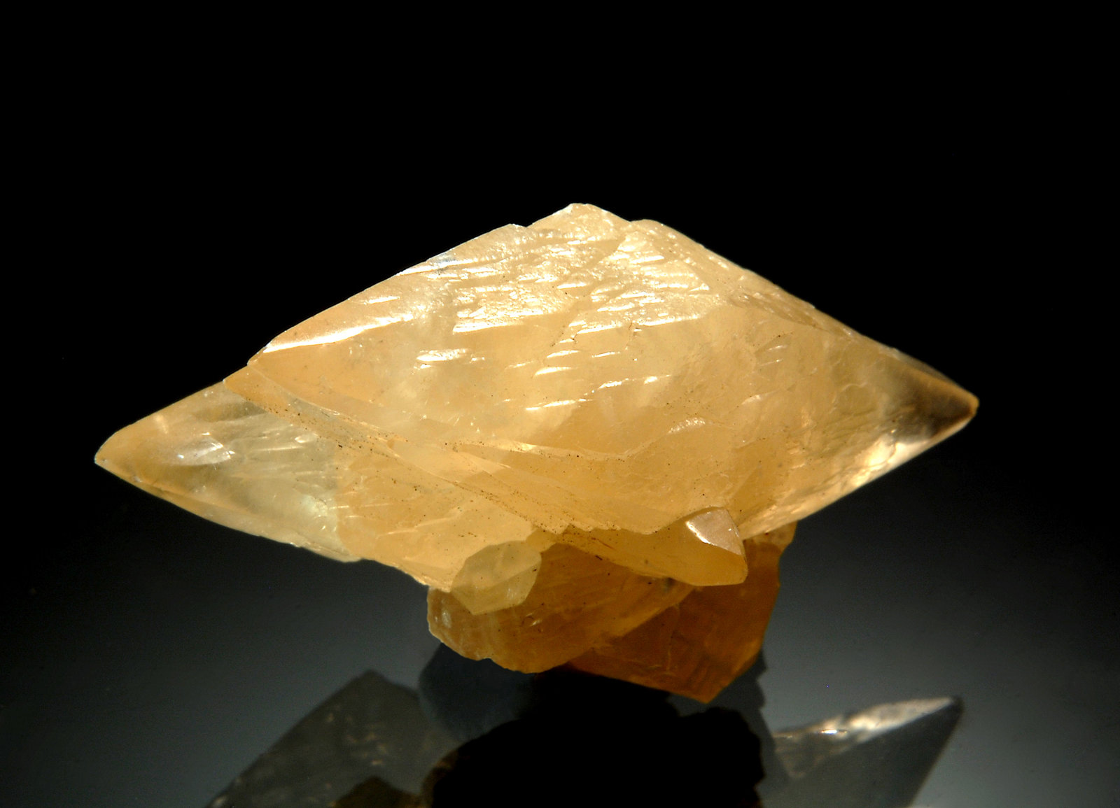Calcite
2.0 x 3.3 cm
(Autor: Michael Shaw)