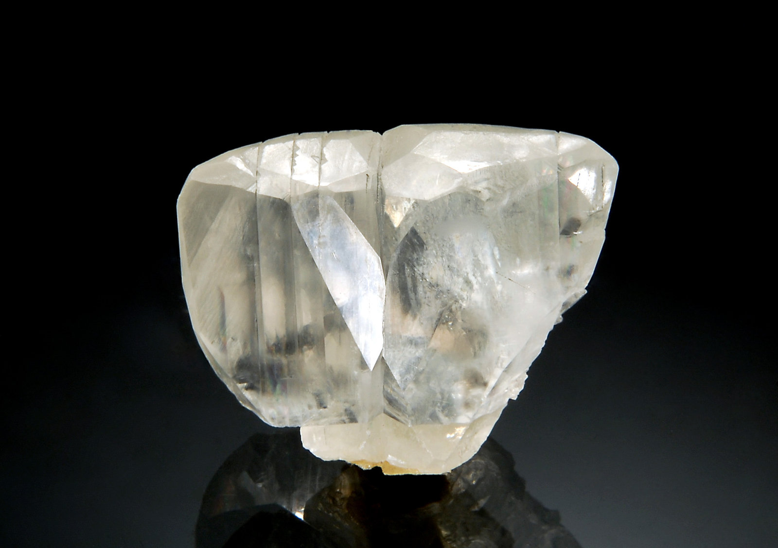 Calcite
1.8 x 2.4 cm
(Autor: Michael Shaw)