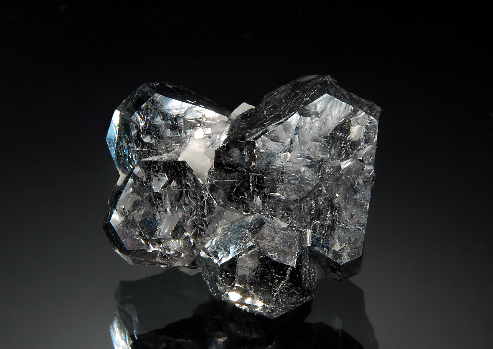 Skutterudite
1.7 x 2.3 cm
(Autor: Michael Shaw)