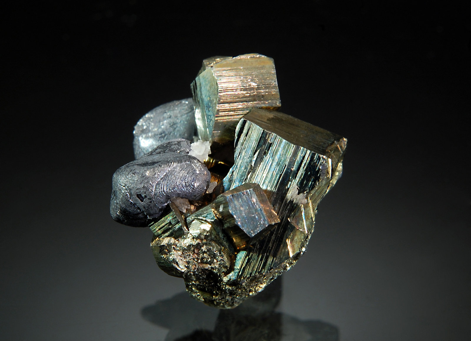 Pyrite with galena
2.0 x 2.3 cm
(Autor: Michael Shaw)