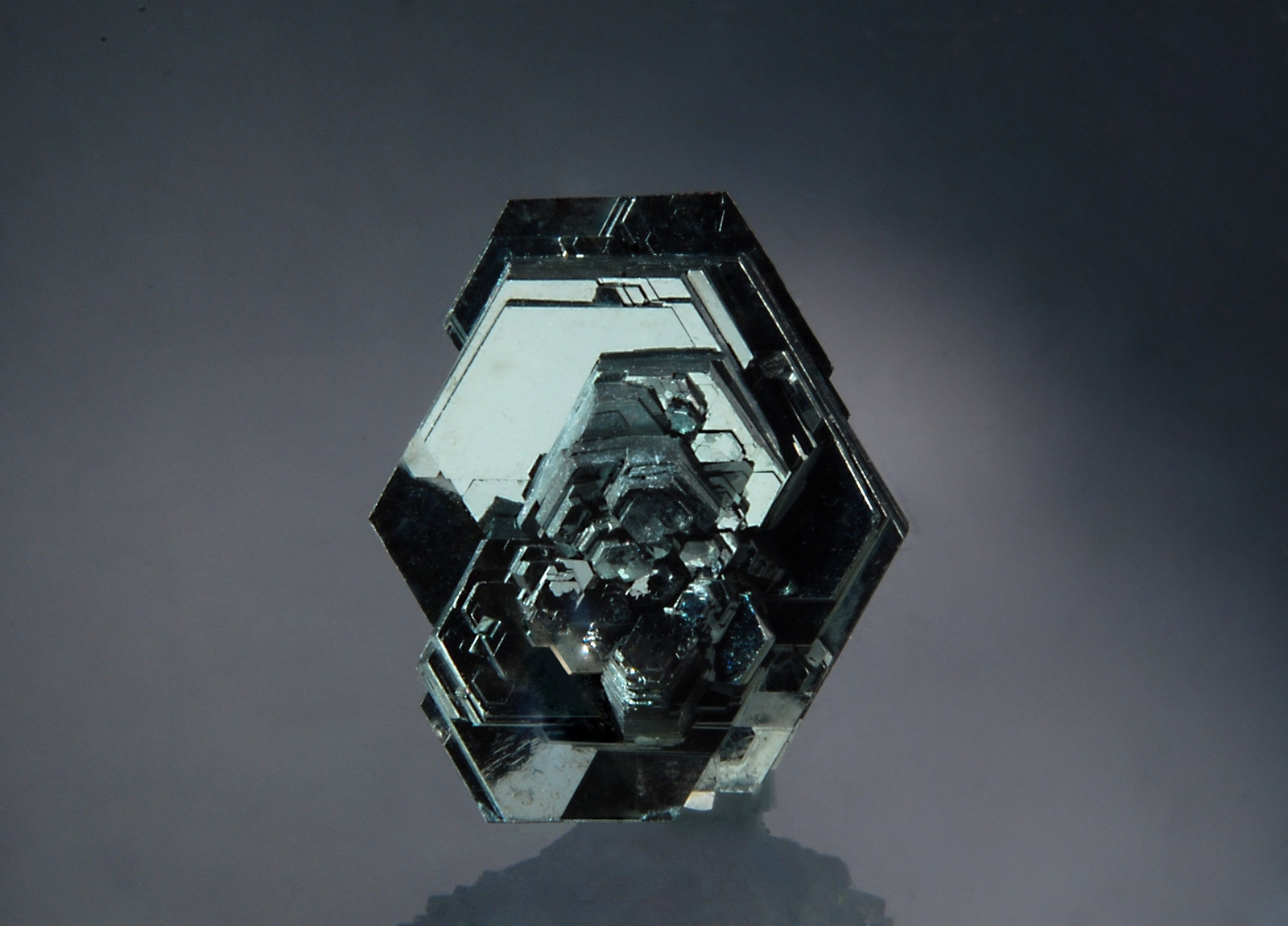 Hematite
1.5 x 1.9 cm
(Autor: Michael Shaw)