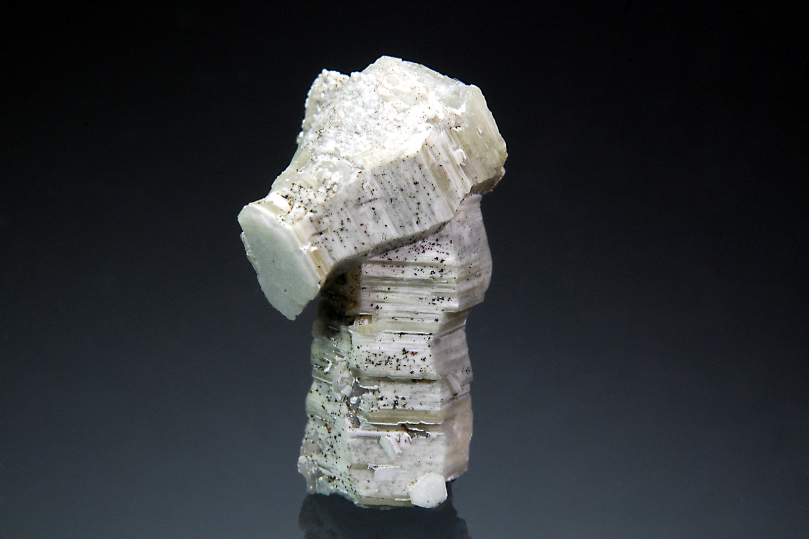 Weloganite
1.4 x 2.3 cm
(Autor: Michael Shaw)