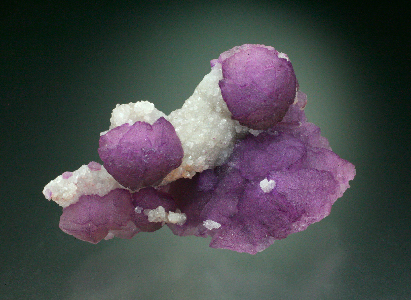 Fluorite, Quartz
7x4x3 overall size
(Autor: Jesse Fisher)