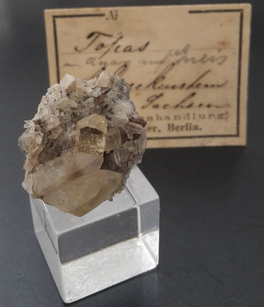 Topaz
3,3 x 2,8 cm
(Autor: Andreas Gerstenberg)