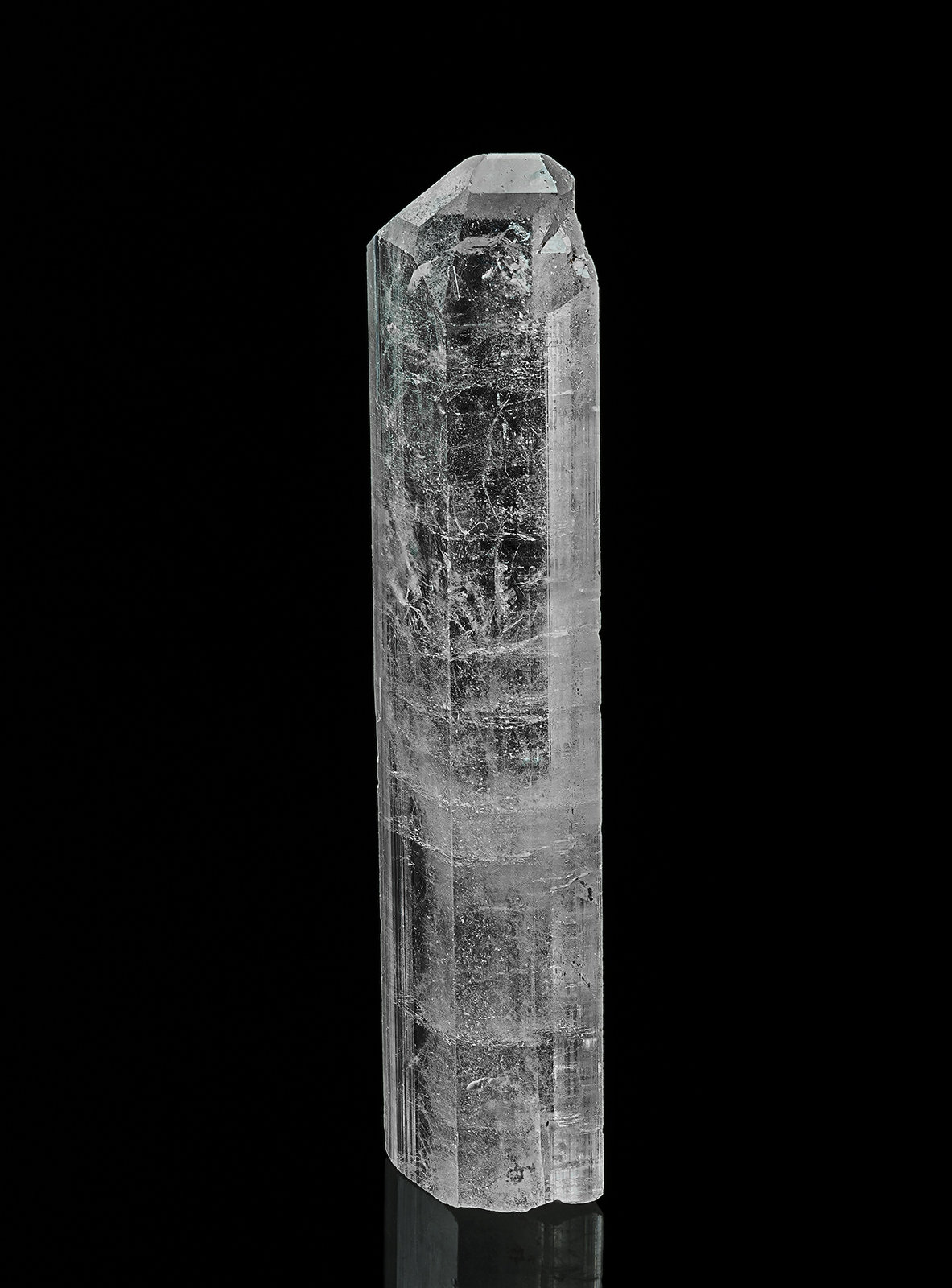 Topaz
4.8 x 1.1 cm
(Autor: am mizunaka)