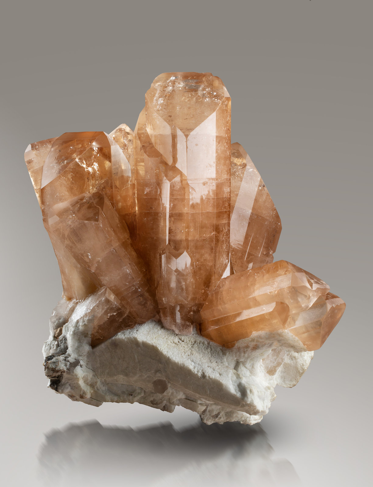 Topaz
32 x 20 x 34 cm / main crystal: 26.0 cm.
(Autor: MIM Museum)