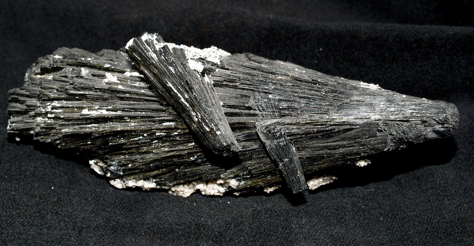 Schorl
16x6x5 cm
(Autor: Joseph DOliveira)