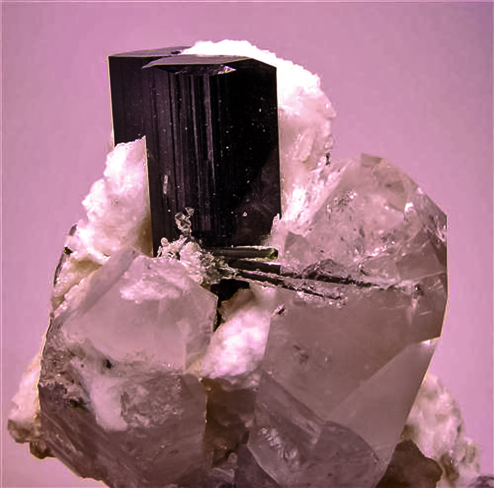 Tourmaline
H:7cm x W:6.5cm x D:4.5cm
(Autor: Adrian Pripoae)