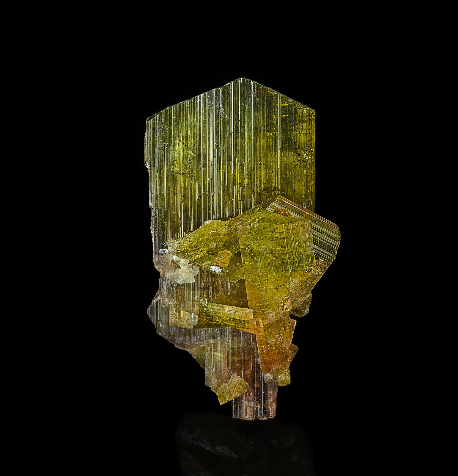 Tourmaline (Group)
3.5 x 1.8 cm
(Autor: am mizunaka)