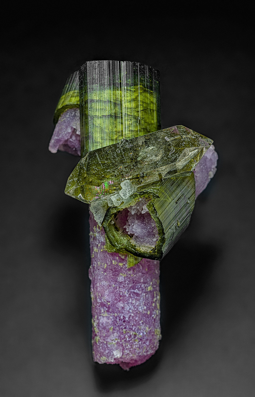 Elbaite, Lepidolite, Quartz
6.5 x 4.2 cm
(Autor: am mizunaka)