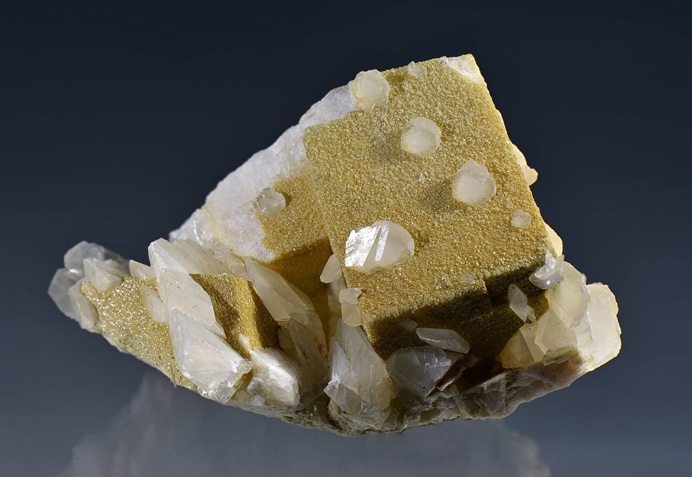 Calcite
8 x 5 x 5.5 cm.
(Autor: Martin Rich)