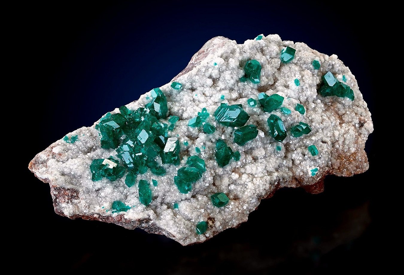 Dioptase
Specimen size 8,5 cm, largest crystals 8 mm
(Autor: Tobi)