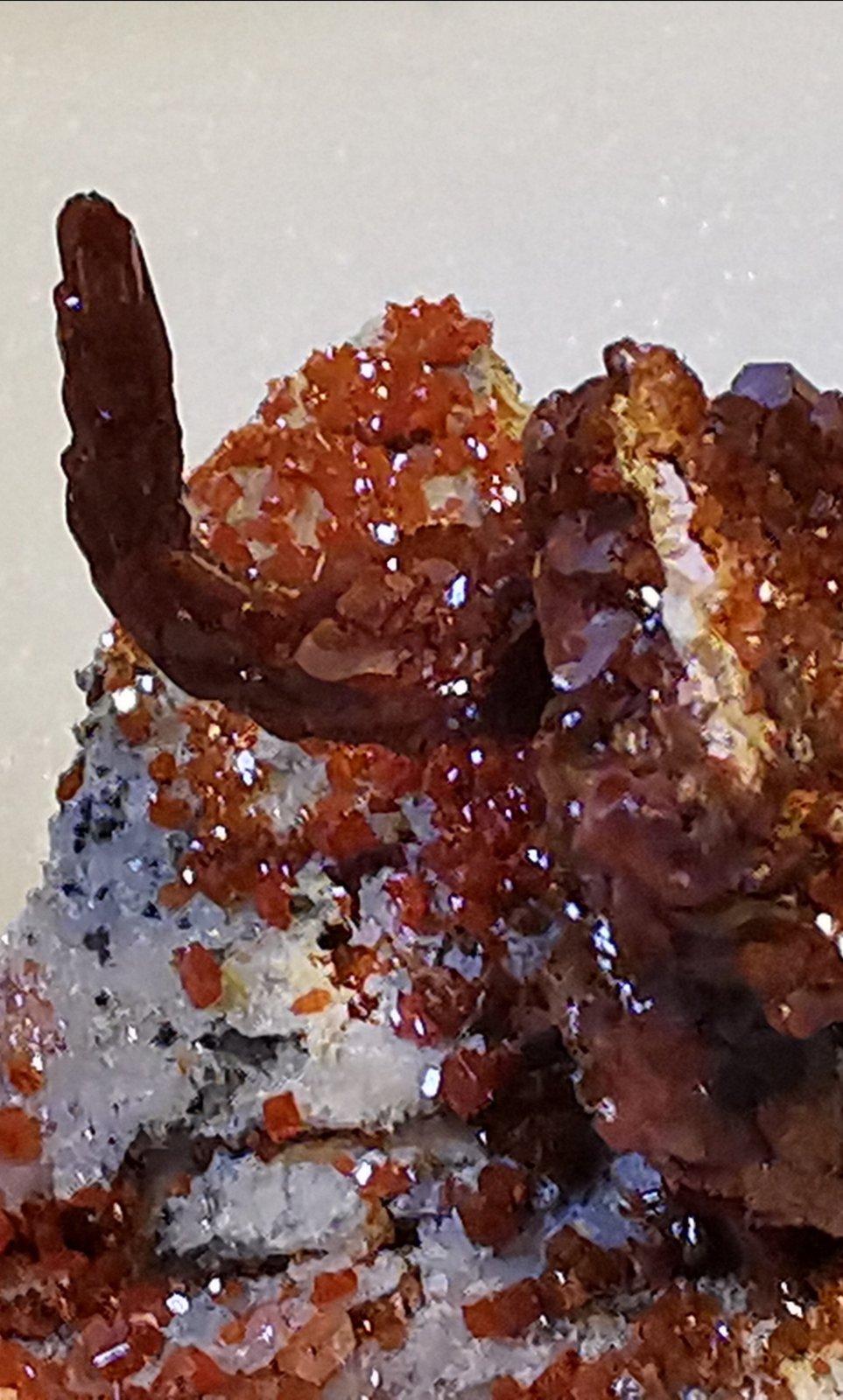 Vanadinite
4x3 cm.
(Autor: Enrique Llorens)