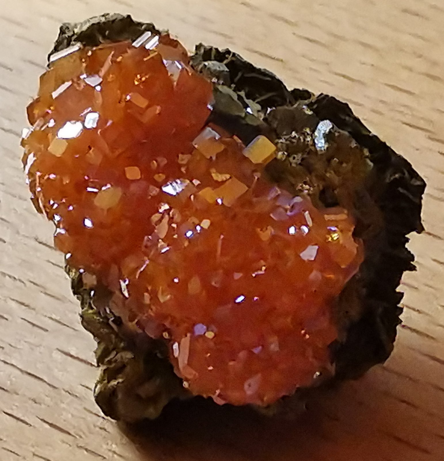 Vanadinite
2x1 cm.
(Autor: Enrique Llorens)