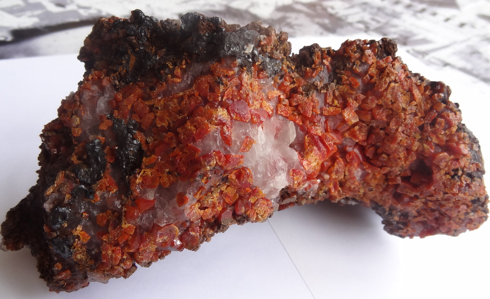 Vanadinite, Mottramite, Barite, Calcite
19 X 9 X 7 cm
(Autor: Dave van Bladel)